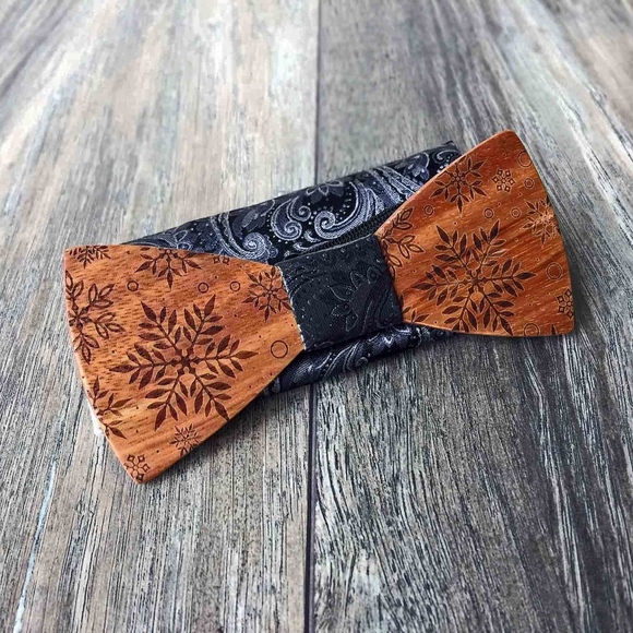 Men’s Wooden Bow Tie - Picture 4 of 8
